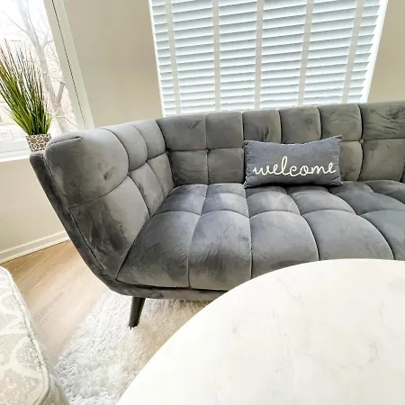 Wrigleyville Friends Unit - 5Bdrm