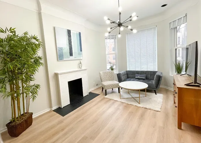 Wrigleyville Friends Unit - 5bdrm * Chicago