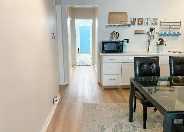 Wrigleyville Friends Unit - 5bdrm * Chicago